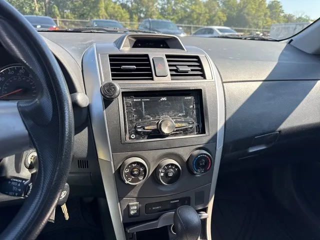 2012 Toyota Corolla LE photo 2