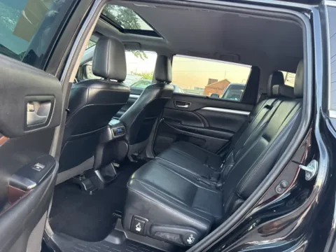 Photos of 2016 Toyota Highlander XLE V6 for sale in Frederick, MD at Hi Lo Auto Sales - Frederick - Route 40