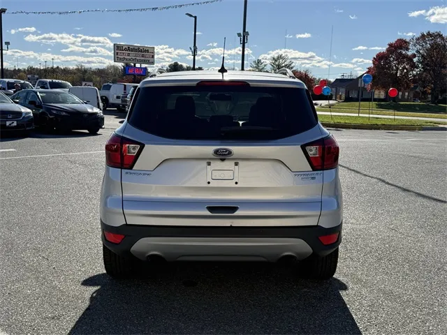2019 Ford Escape Titanium photo 2