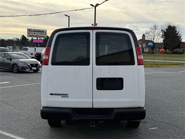 2016 Chevrolet Express 3500 Work Van photo 2