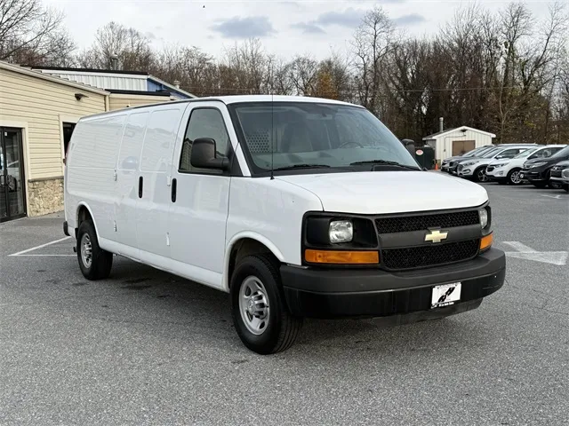 2016 Chevrolet Express 3500 Work Van photo 3