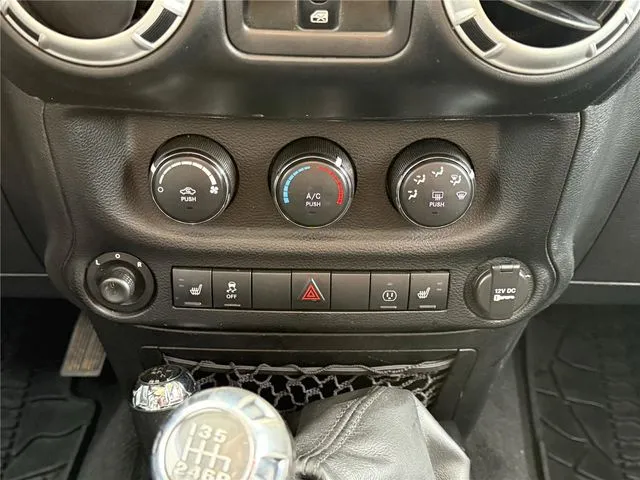 2013 Jeep Wrangler Unlimited Rubicon - Photo 19