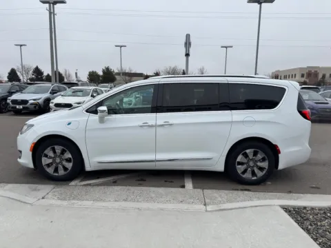 More photos of 2019 Chrysler Pacifica Hybrid Limited at Twin Falls Subaru, ID