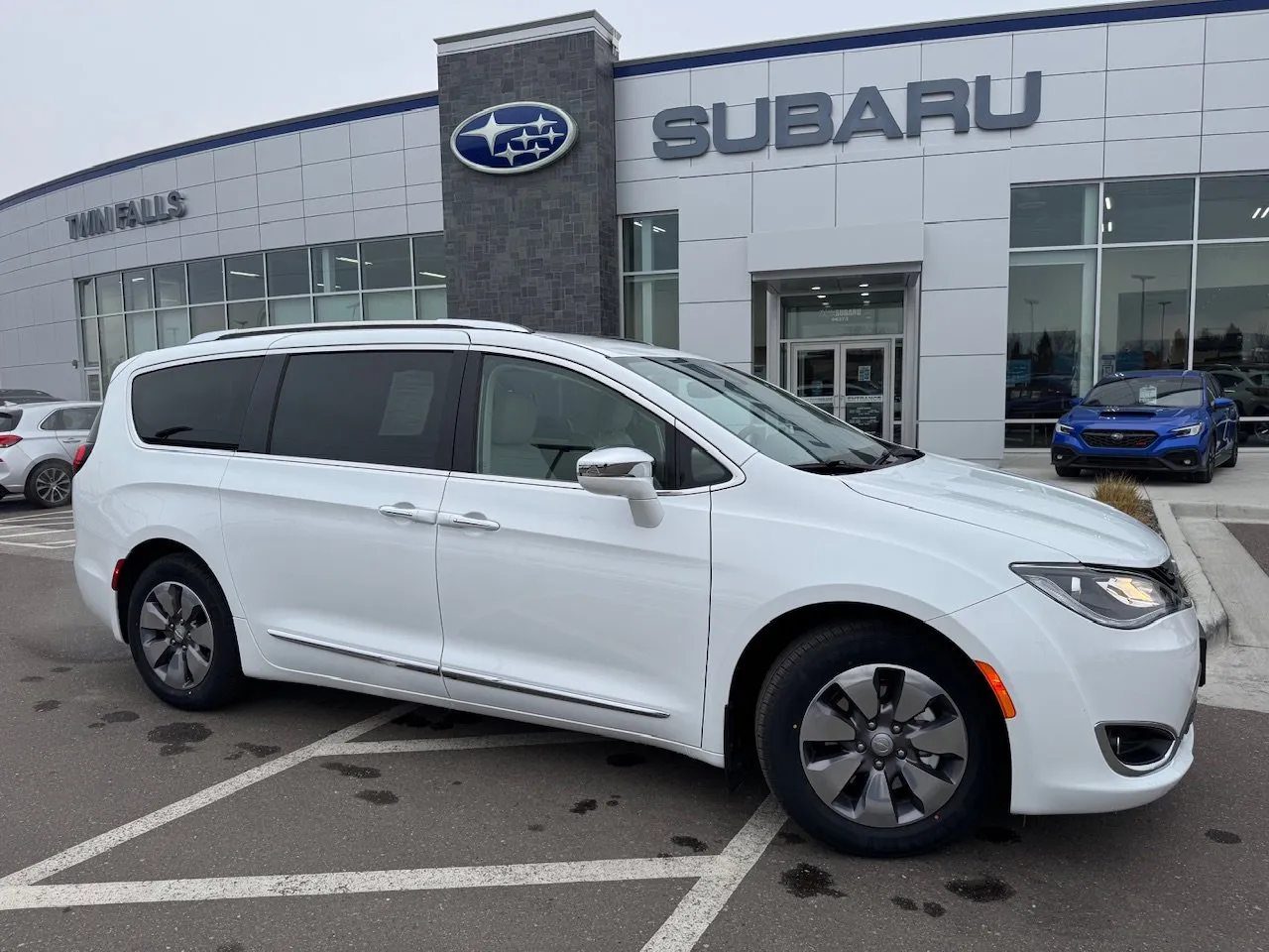 White 2019 Chrysler Pacifica Hybrid Limited for sale in Twin Falls, ID