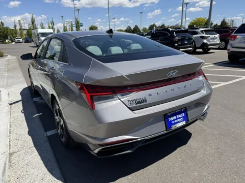 More photos of 2021 Hyundai Elantra Limited at Twin Falls Subaru, ID