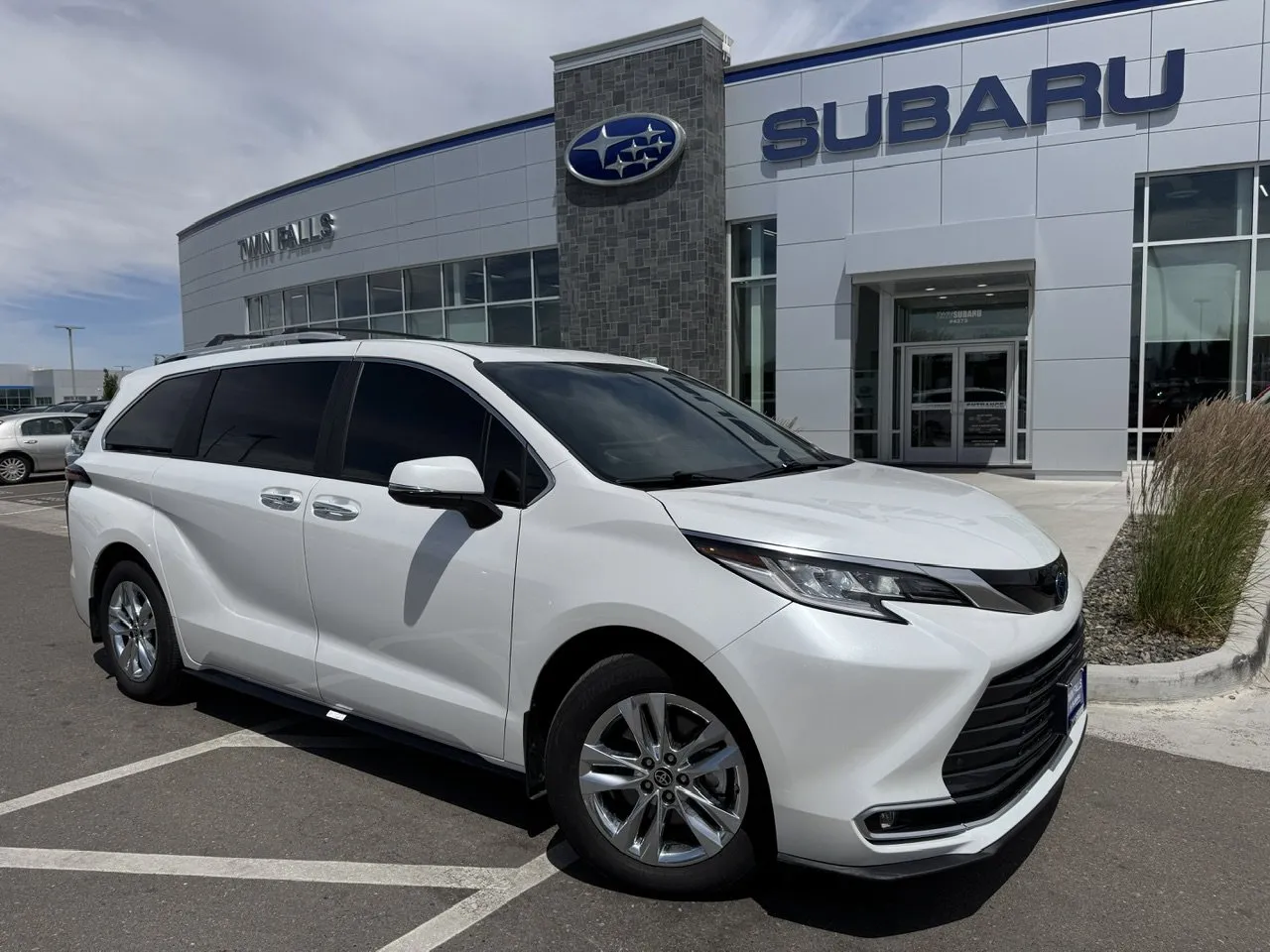 White 2025 Toyota Sienna Limited Hybrid for sale in Twin Falls, ID