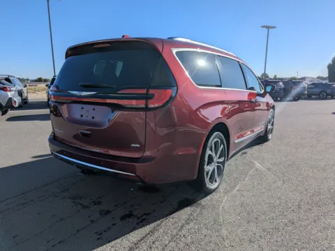 More photos of 2022 Chrysler Pacifica Pinnacle at Twin Falls Subaru, ID