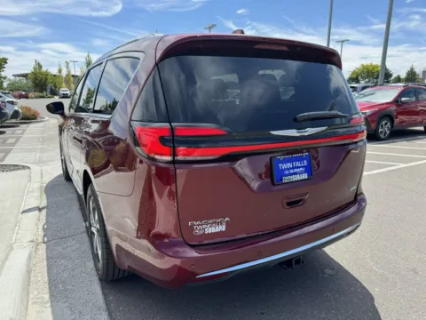 More photos of 2022 Chrysler Pacifica Pinnacle at Twin Falls Subaru, ID