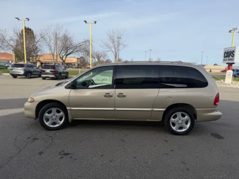 More photos of 2000 Dodge Caravan ES at Twin Falls Cars Sales and Rentals, ID