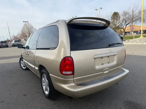 More photos of 2000 Dodge Caravan ES at Twin Falls Cars Sales and Rentals, ID