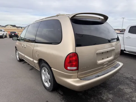 More photos of 2000 Dodge Caravan ES at Twin Falls Cars Sales and Rentals, ID