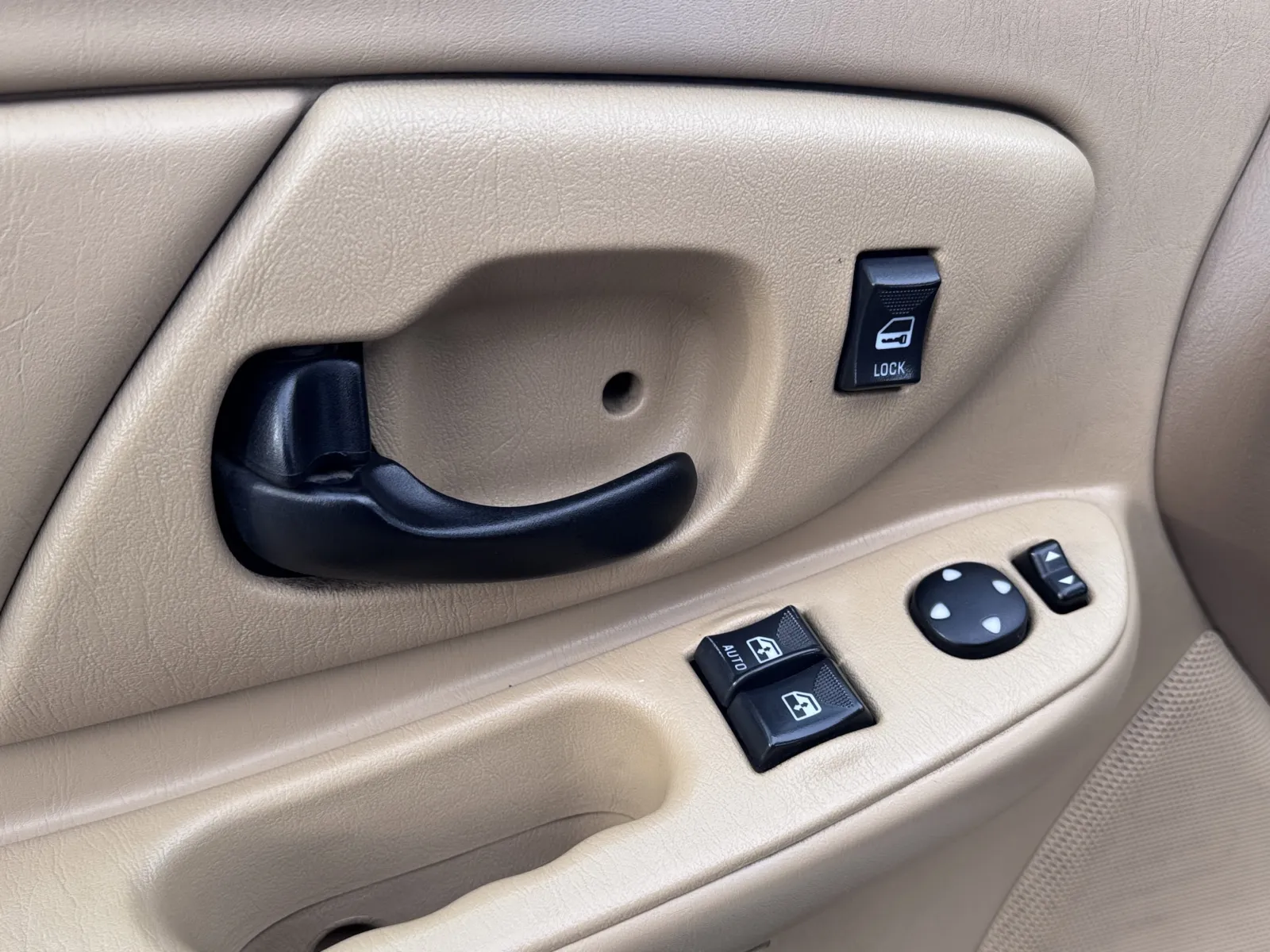 2002 Chevrolet Monte Carlo LS - Photo 10