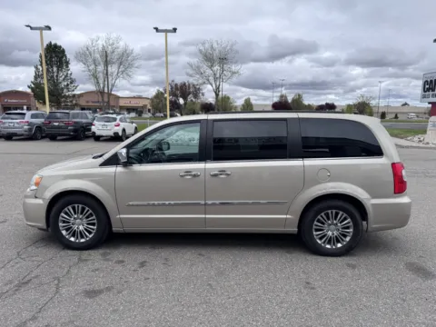 More photos of 2014 Chrysler Town & Country Touring-L at Twin Falls Cars Sales and Rentals, ID