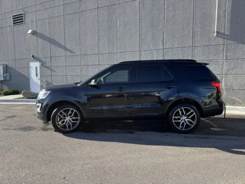 More photos of 2017 Ford Explorer XLT at Twin Falls Cars Sales and Rentals, ID