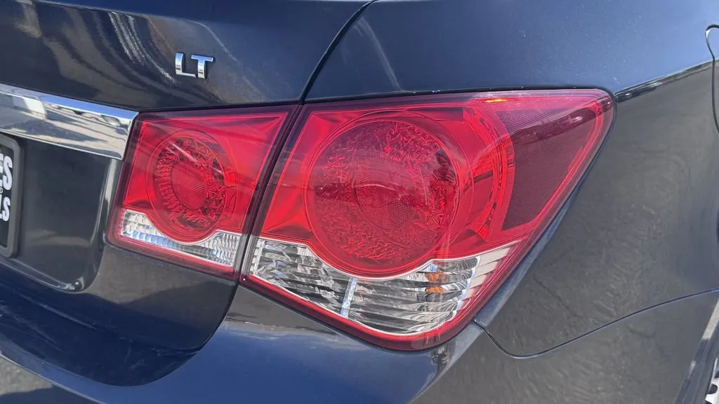 2011 Chevrolet Cruze 2LT - Photo 34