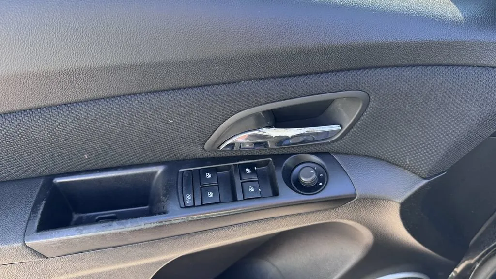 2011 Chevrolet Cruze 2LT - Photo 9