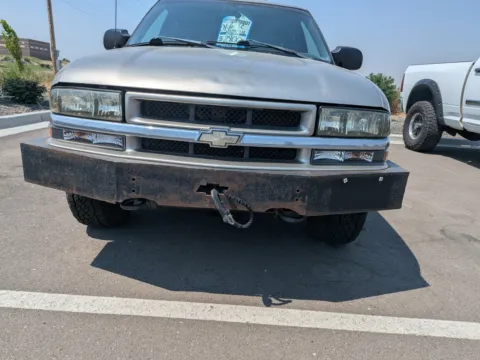 More photos of 2001 GMC Jimmy SLT at Twin Falls Cars Sales and Rentals, ID