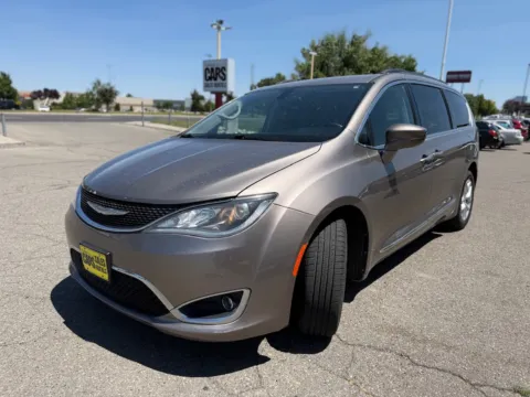 More photos of 2017 Chrysler Pacifica Touring-L at Twin Falls Cars Sales and Rentals, ID