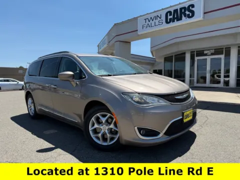 Silver 2017 Chrysler Pacifica Touring-L for sale in Twin Falls, ID
