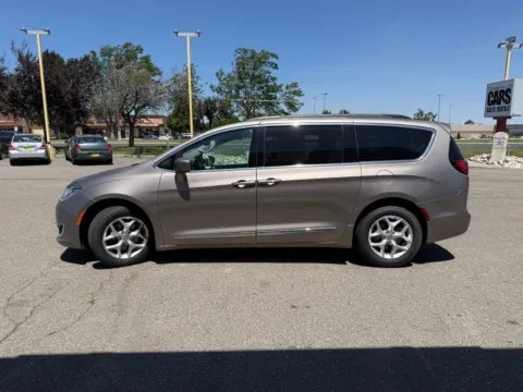 More photos of 2017 Chrysler Pacifica Touring-L at Twin Falls Cars Sales and Rentals, ID