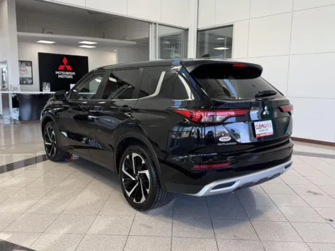 Another view of 2024 MITSUBISHI OUTLANDER SE/BL for sale in Lincoln, NE at Clemons Mitsubishi