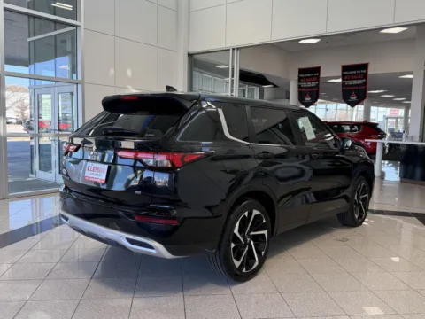 More photos of 2024 MITSUBISHI OUTLANDER SE/BL at Clemons Mitsubishi, NE