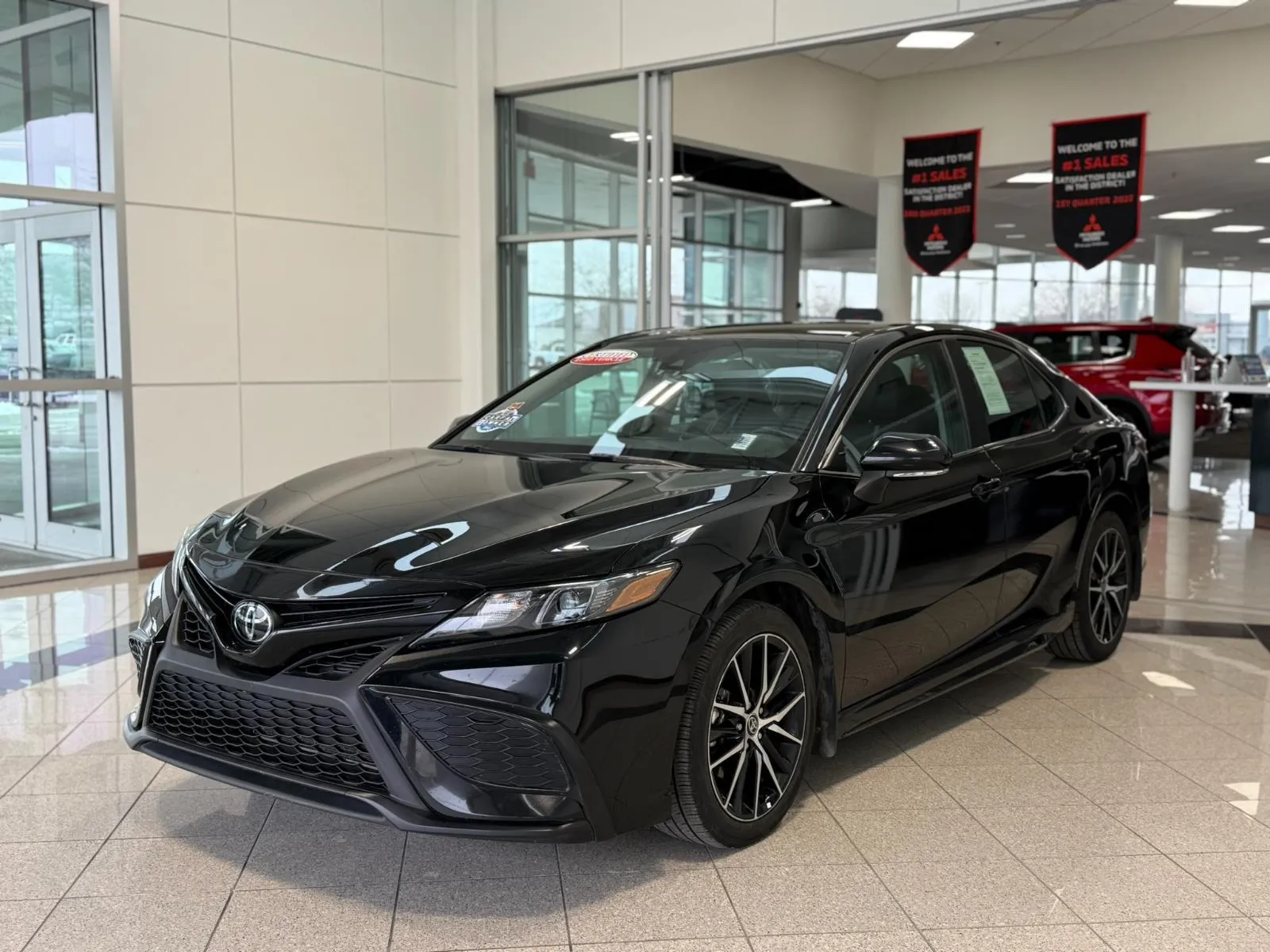 2023 Toyota Camry SE's photo