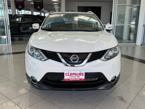 More photos of 2019 Nissan Rogue Sport SL at Clemons Mitsubishi, NE