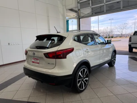 More photos of 2019 Nissan Rogue Sport SL at Clemons Mitsubishi, NE