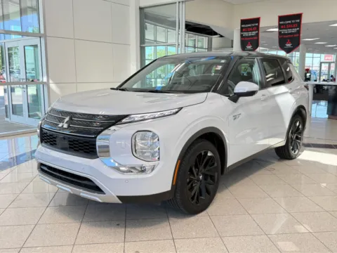 White 2023 Mitsubishi Outlander PHEV SE for sale in Lincoln, NE