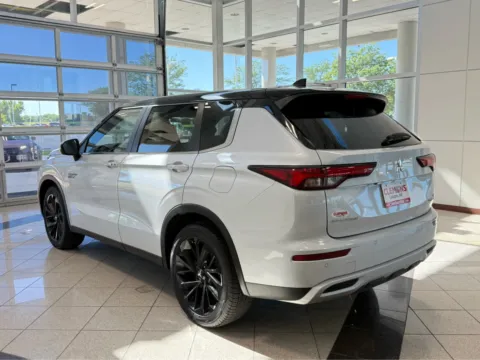 Another view of 2023 Mitsubishi Outlander PHEV SE for sale in Lincoln, NE at Clemons Mitsubishi