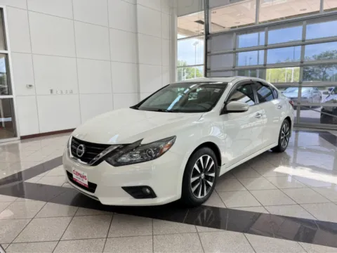 White 2017 Nissan Altima 2.5 SL for sale in Lincoln, NE