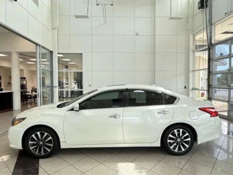 More photos of 2017 Nissan Altima 2.5 SL at Clemons Mitsubishi, NE