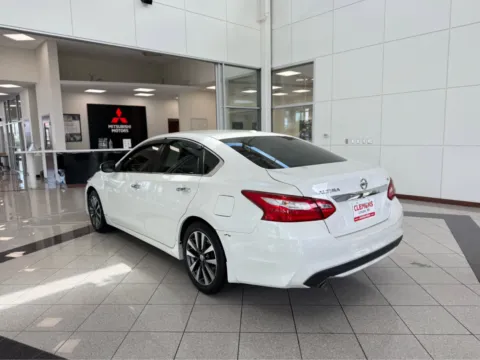 More photos of 2017 Nissan Altima 2.5 SL at Clemons Mitsubishi, NE