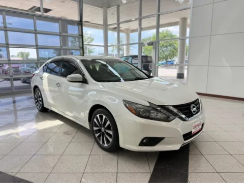 Photos of 2017 Nissan Altima 2.5 SL for sale in Lincoln, NE at Clemons Mitsubishi