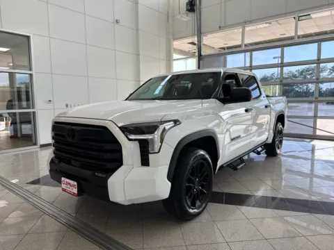 White 2022 Toyota Tundra SR5 for sale in Lincoln, NE