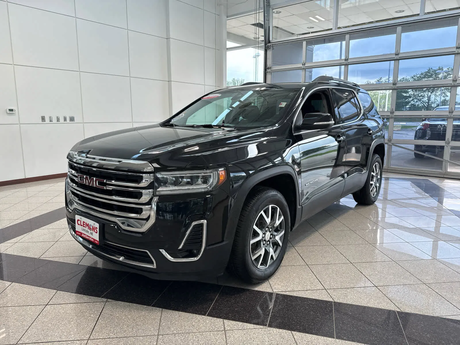 Black 2023 GMC Acadia SLT for sale in Lincoln, NE