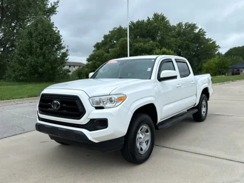 White 2022 Toyota Tacoma SR for sale in Lincoln, NE