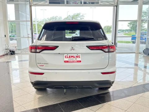 More photos of 2022 Mitsubishi Outlander ES at Clemons Mitsubishi, NE