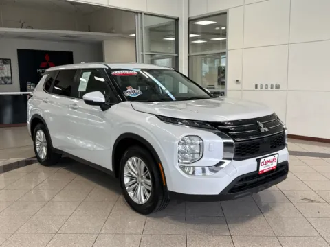 White 2022 Mitsubishi Outlander ES for sale in Lincoln, NE