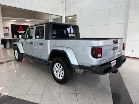 Another view of 2023 Jeep Gladiator Sport S for sale in Lincoln, NE at Clemons Mitsubishi
