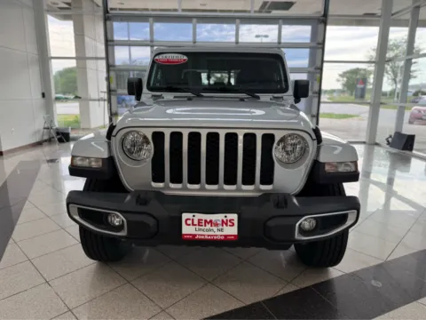 More photos of 2023 Jeep Gladiator Sport S at Clemons Mitsubishi, NE