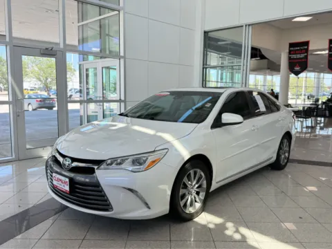 White 2017 Toyota Camry XLE V6 for sale in Lincoln, NE