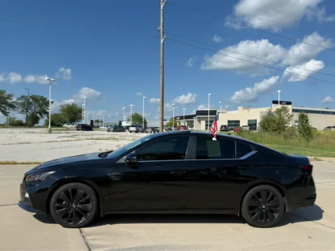More photos of 2021 Nissan Altima 2.5 SR at Clemons Mitsubishi, NE