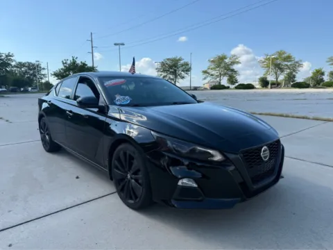 Photos of 2021 Nissan Altima 2.5 SR for sale in Lincoln, NE at Clemons Mitsubishi
