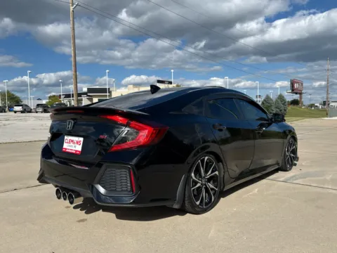 More photos of 2019 Honda Civic Si Sedan Si w/Summer Tires at Clemons Mitsubishi, NE