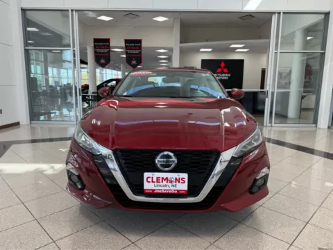 More photos of 2022 Nissan Altima 2.5 Platinum at Clemons Mitsubishi, NE