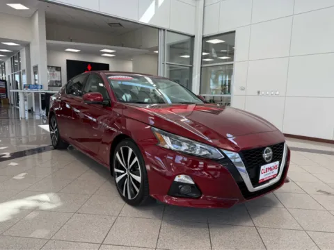 Photos of 2022 Nissan Altima 2.5 Platinum for sale in Lincoln, NE at Clemons Mitsubishi