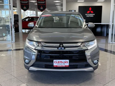 More photos of 2017 Mitsubishi Outlander SE at Clemons Mitsubishi, NE