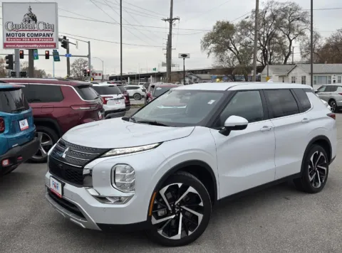 White 2024 Mitsubishi Outlander SE for sale in Des Moines, IA